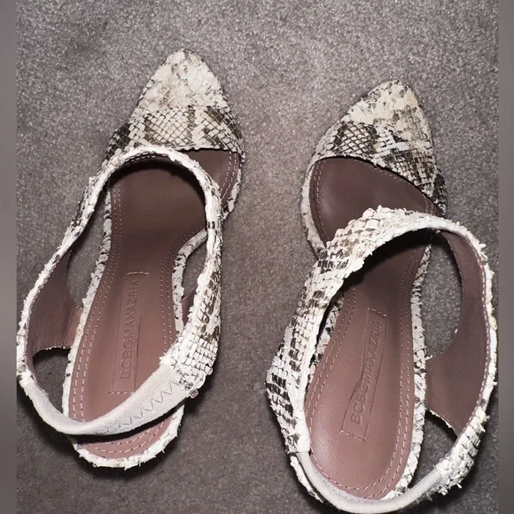 Snake skin looking heels by BCBG Max Azria - Picture 4 of 5